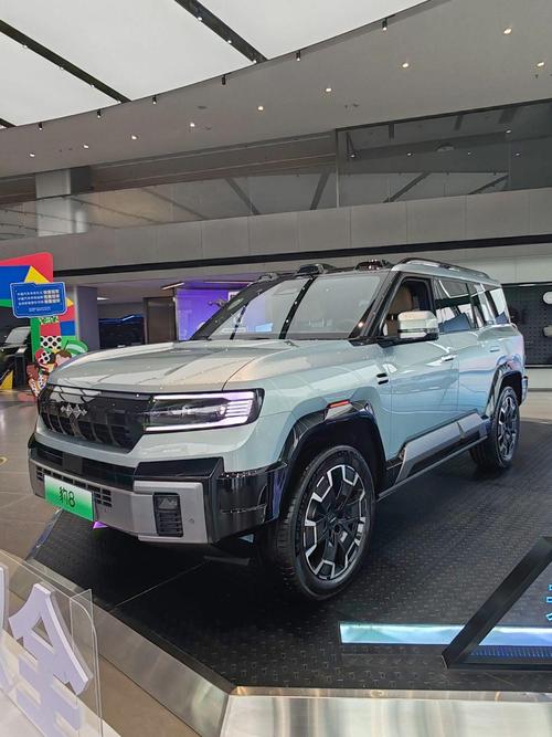 成都321比亚迪方程豹硬派越野的爆款，英菲尼迪35周年与你共成长